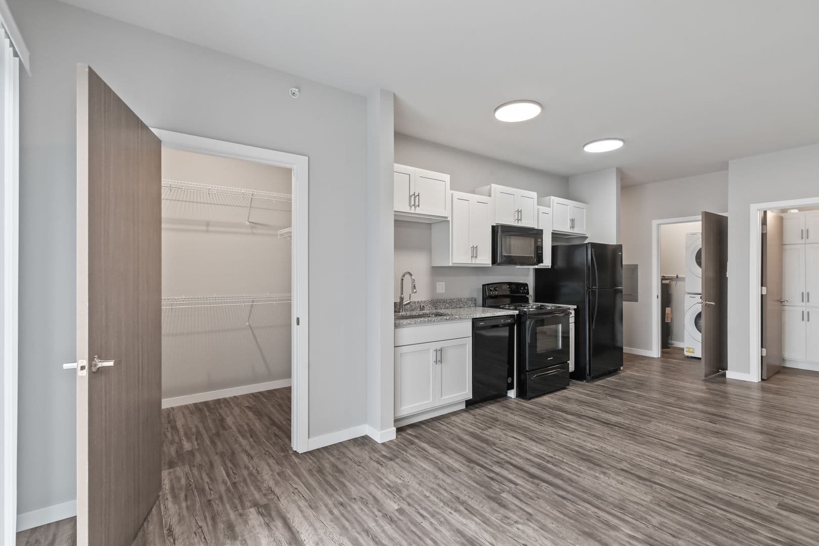 Lannon Apartment: 19400 Rock Pointe Way