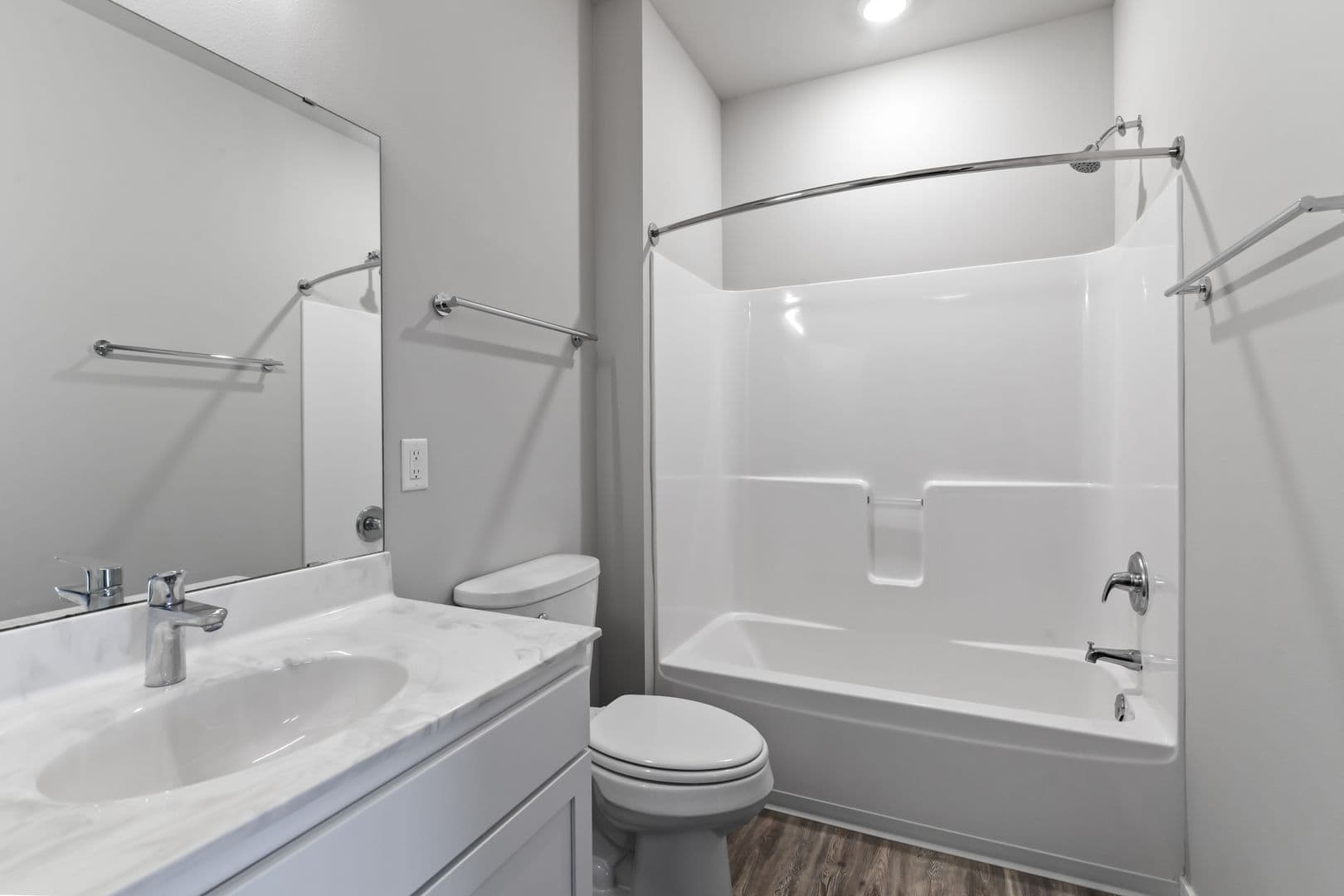 Lannon Apartment: 19400 Rock Pointe Way