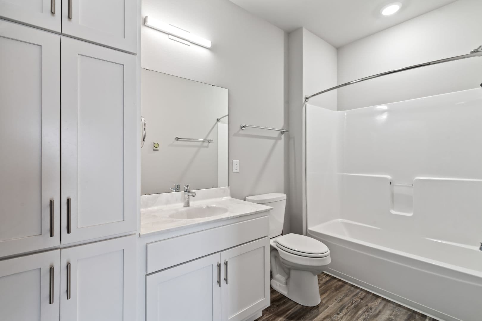 Lannon Apartment: 19400 Rock Pointe Way