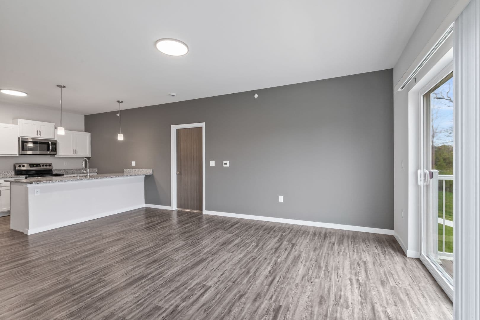 Lannon Apartment: 19400 Rock Pointe Way