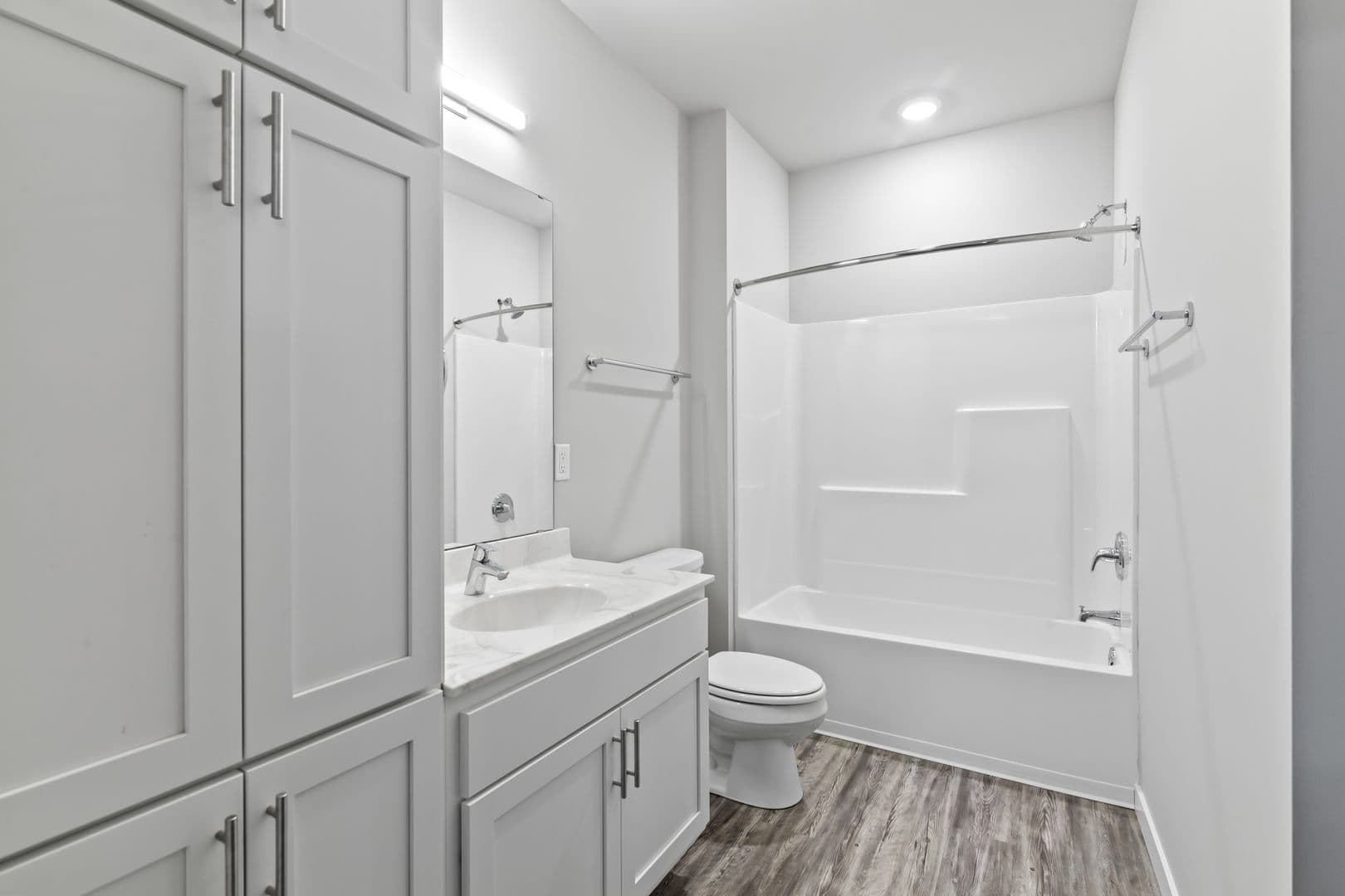 Lannon Apartment: 19400 Rock Pointe Way