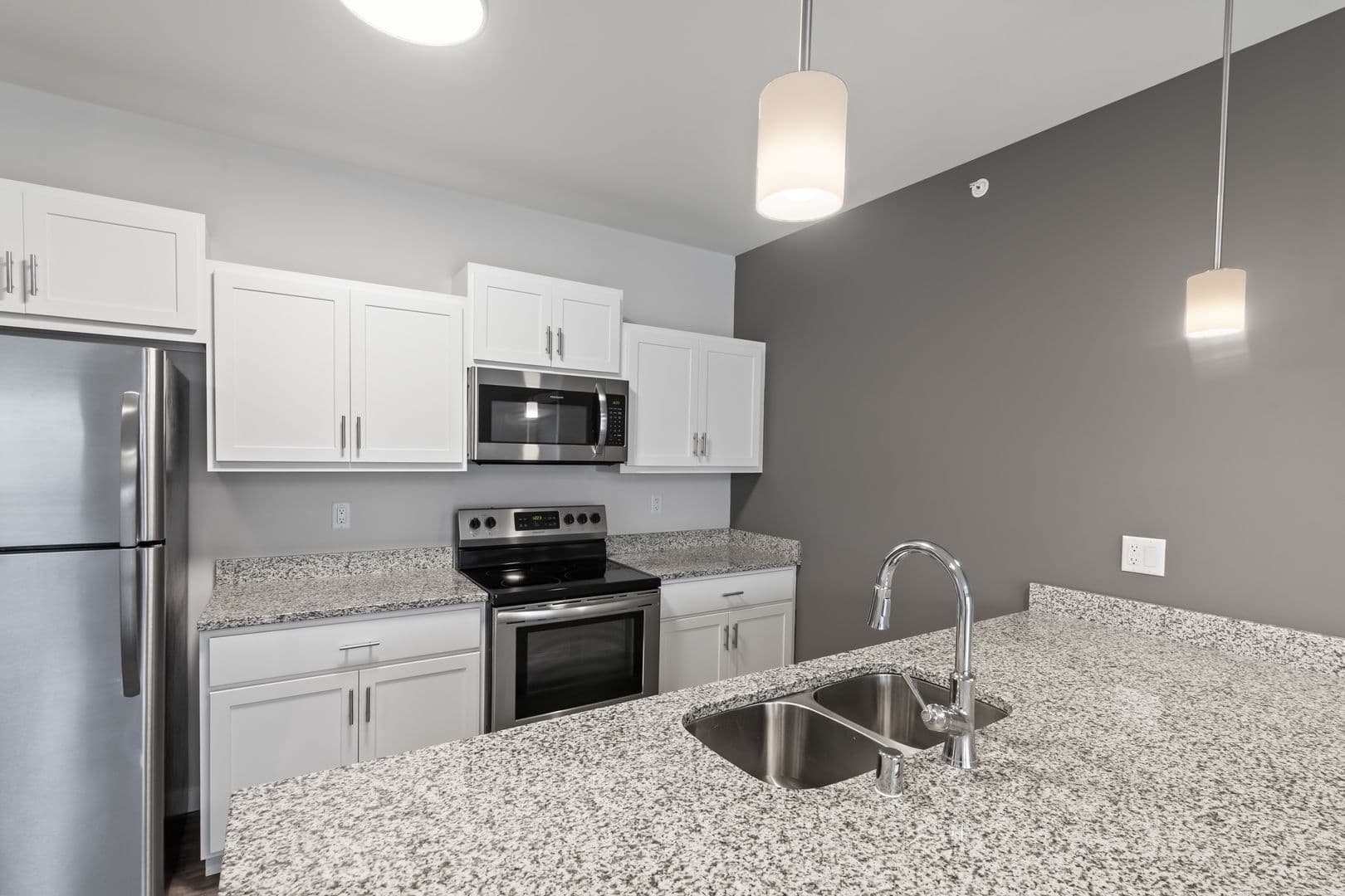 Lannon Apartment: 19400 Rock Pointe Way