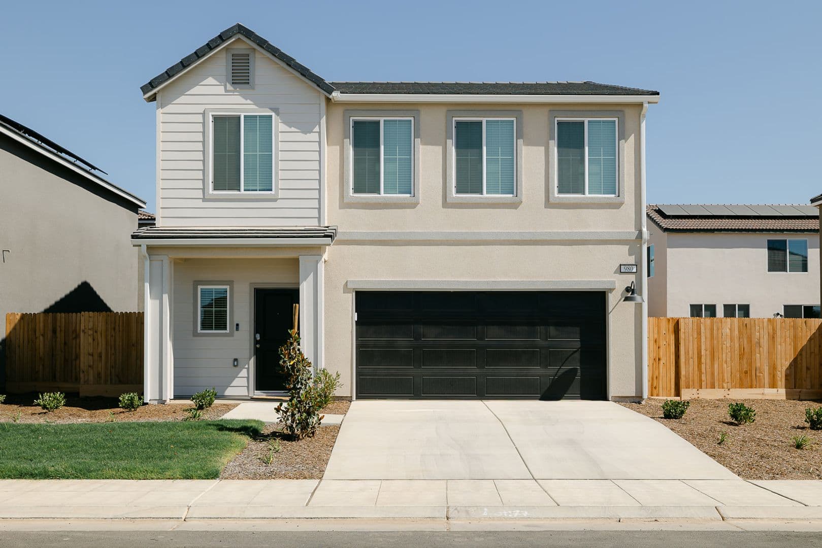 Madera House: 980 Rubcom Rd W