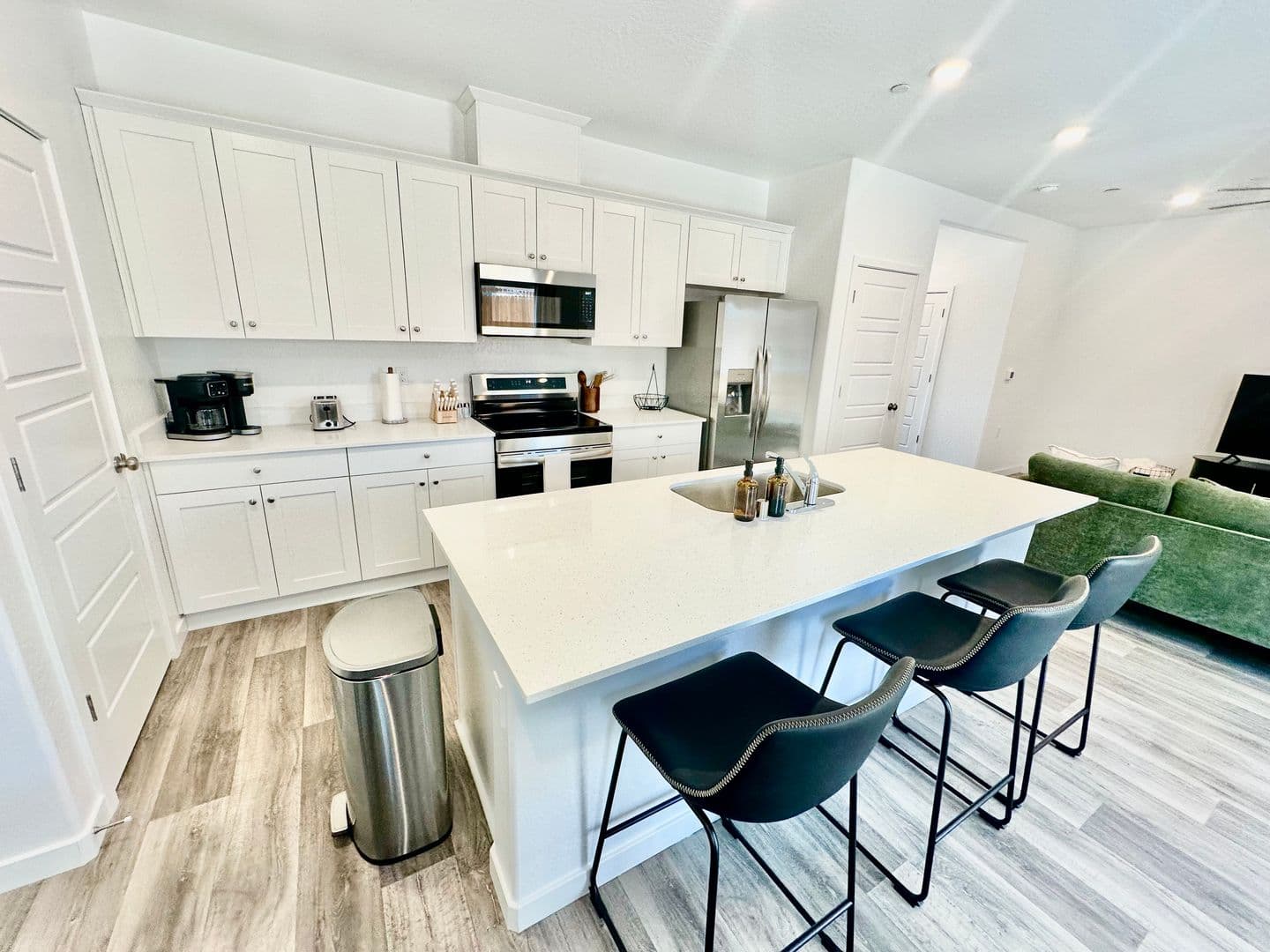Madera House: 980 Rubcom Rd W