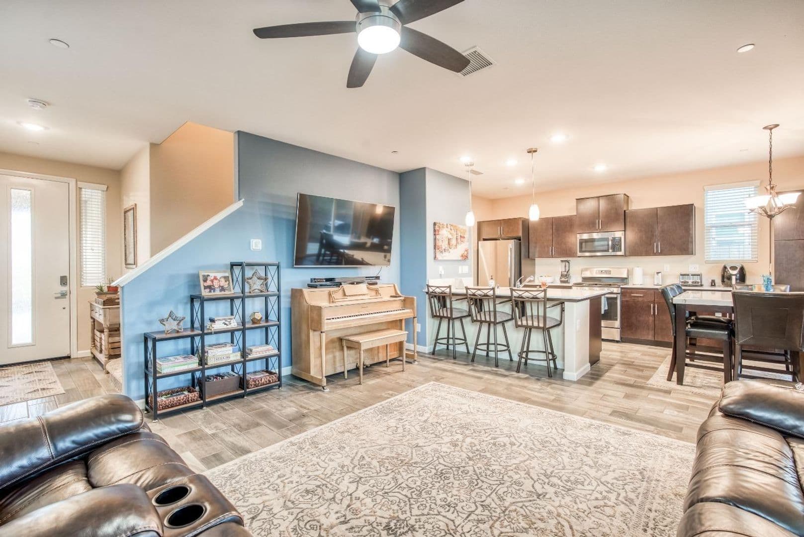 Clovis House: 3678 Parkstone Way