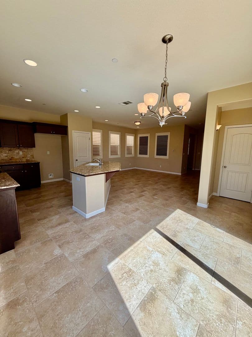 Hanford House: 2404 Chardonnay Place