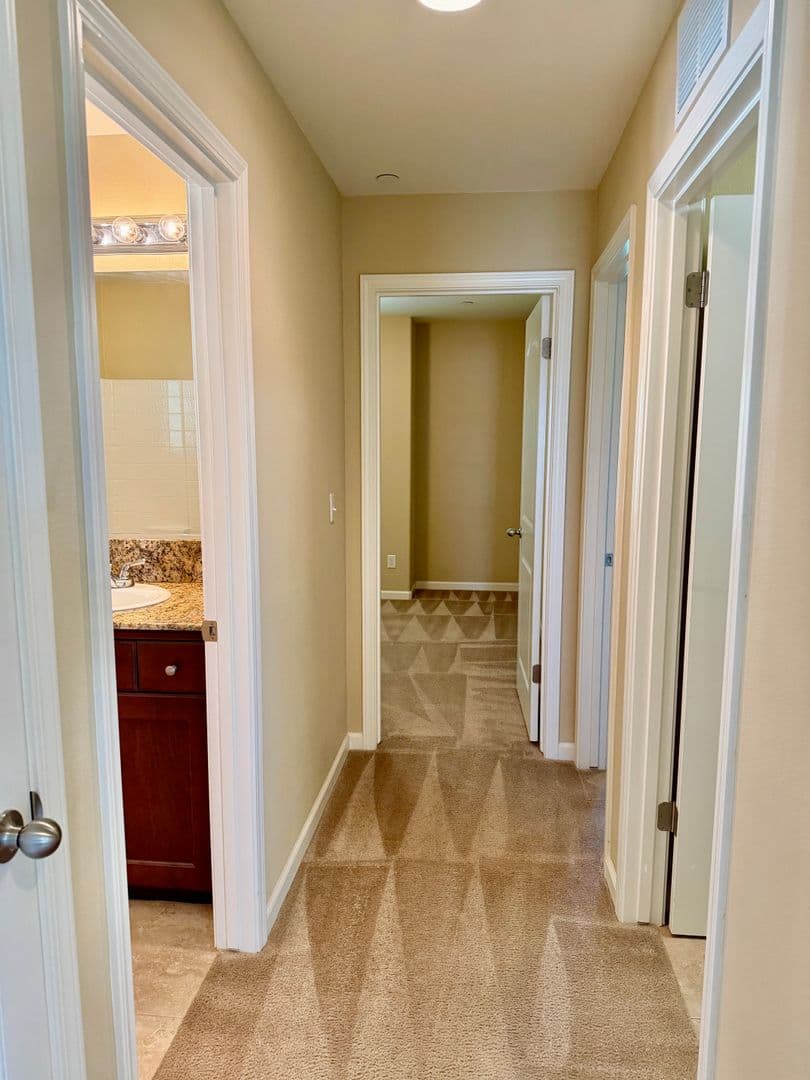 Hanford House: 2404 Chardonnay Place