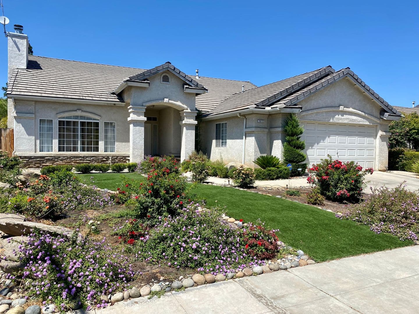 Fresno House: 2072 E Rush Ave