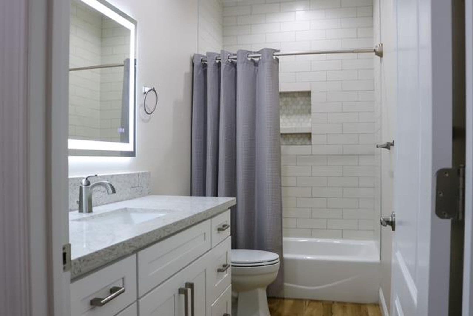 Lemoore House: 729 Castellina St