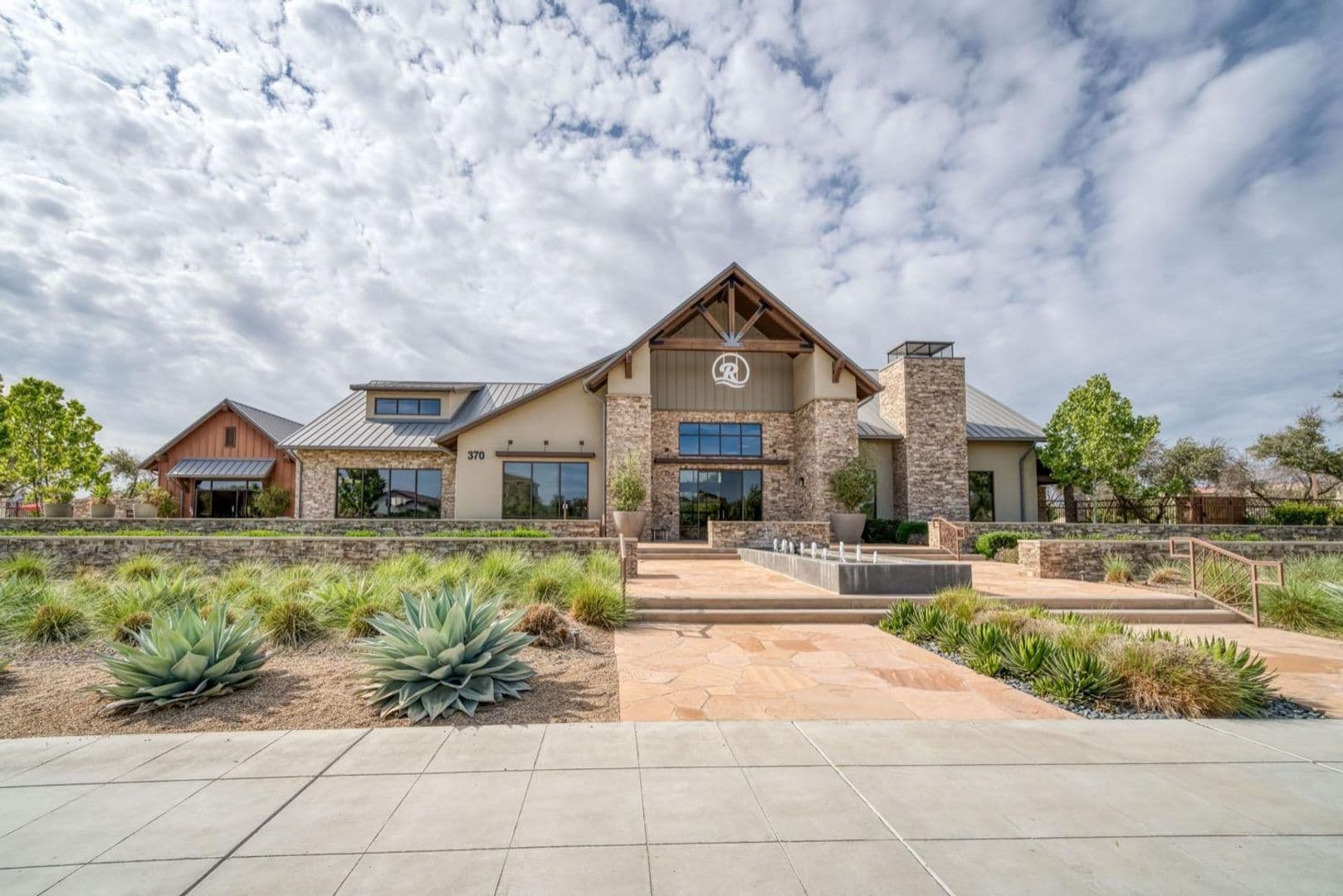 Madera House: 843 Ponderosa Way