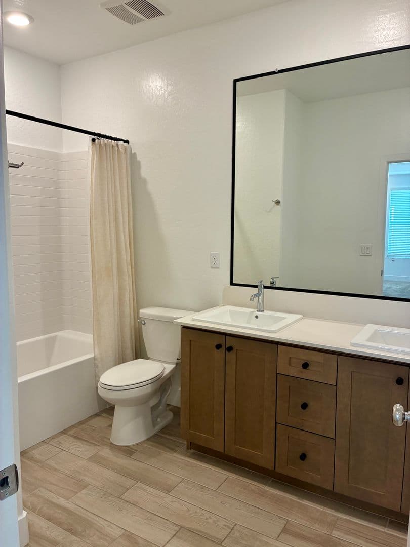 Fresno House: 2846 E Tamarind Dr