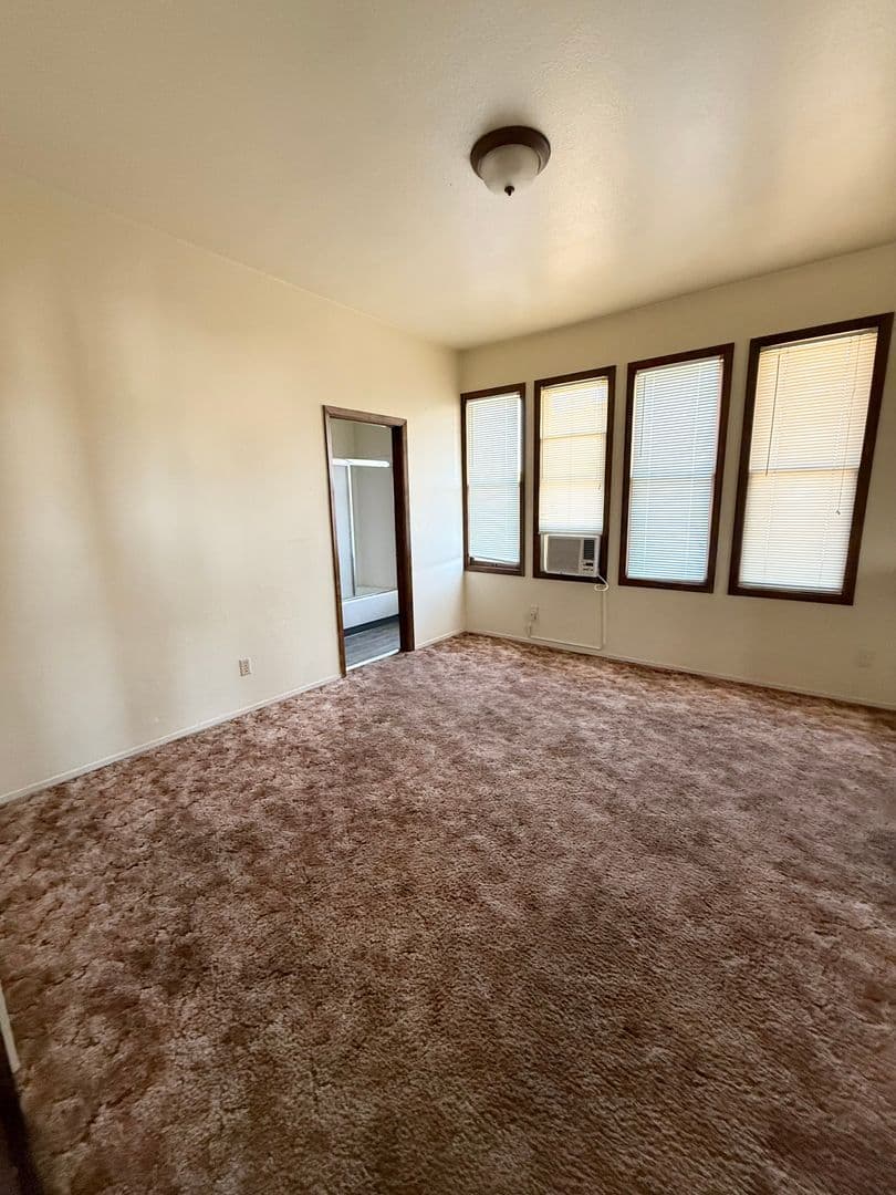 Fresno Apartment: 1561 N Van Ness Ave