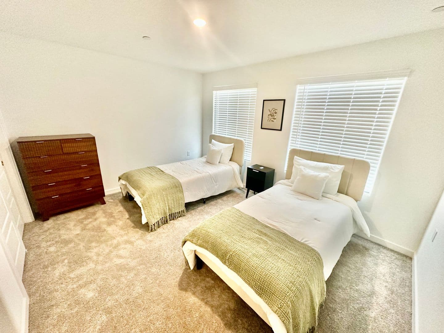 Madera House: 980 Rubcom Rd W