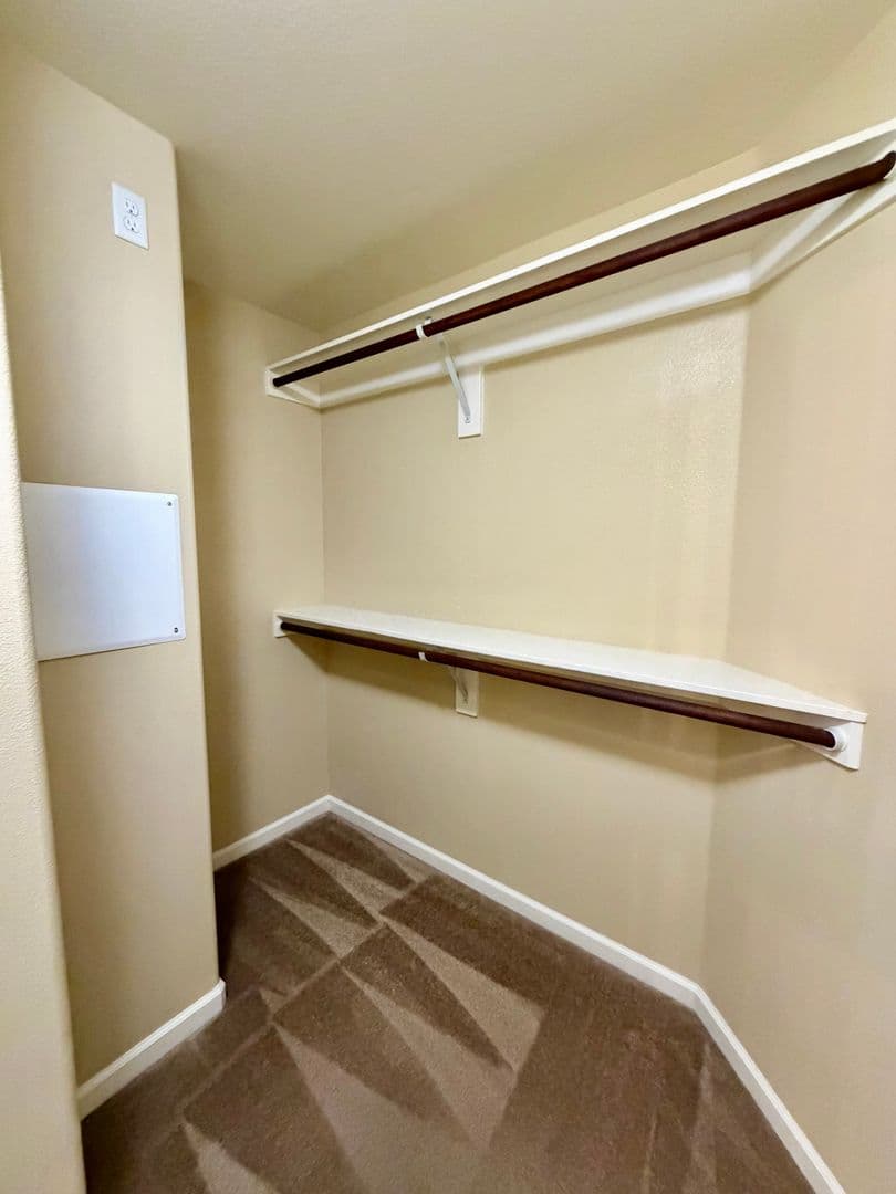 Hanford House: 2404 Chardonnay Place