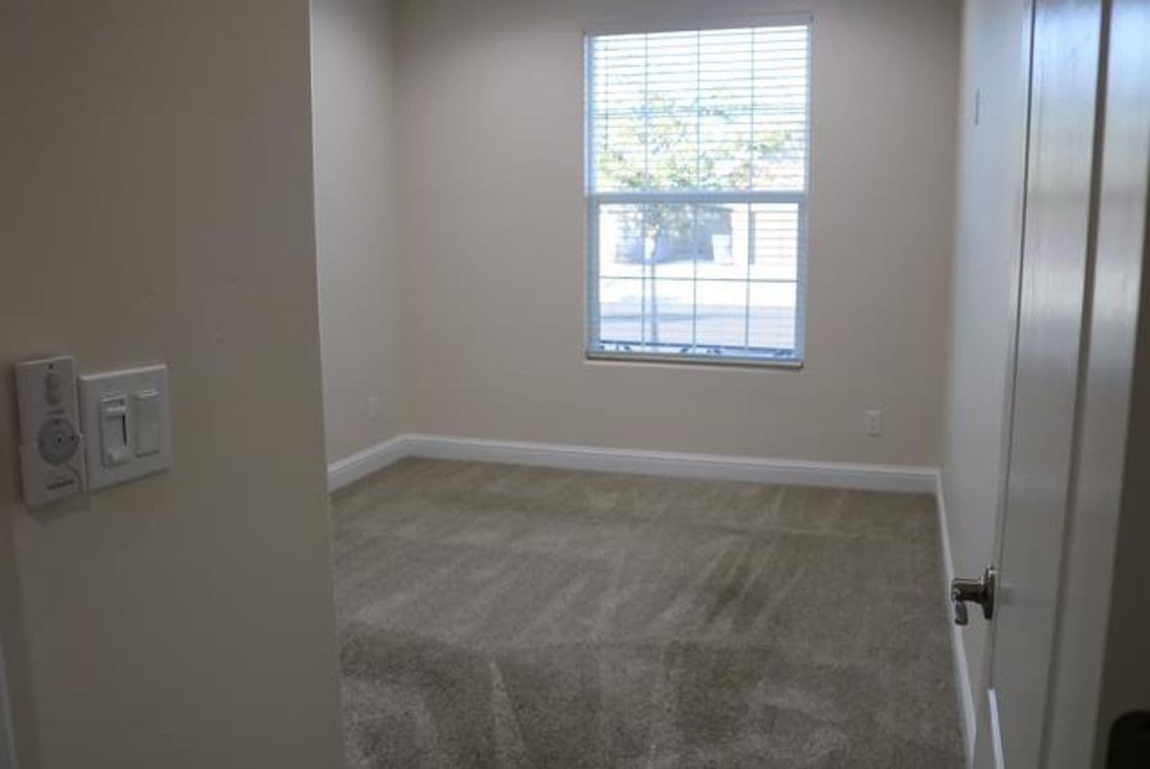 Lemoore House: 729 Castellina St