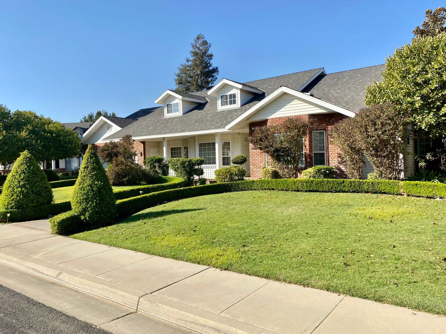 Fowler House: 205 N Jonna Ave