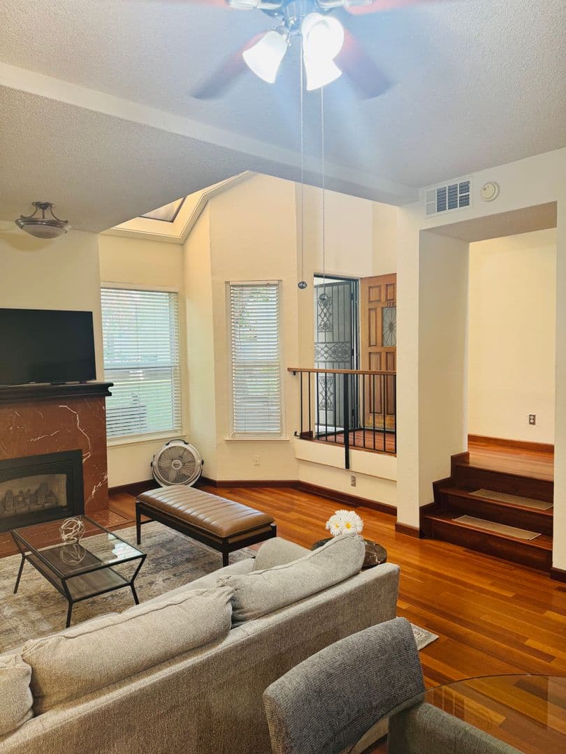 Fresno House: 2890 Huntington Blvd #150
