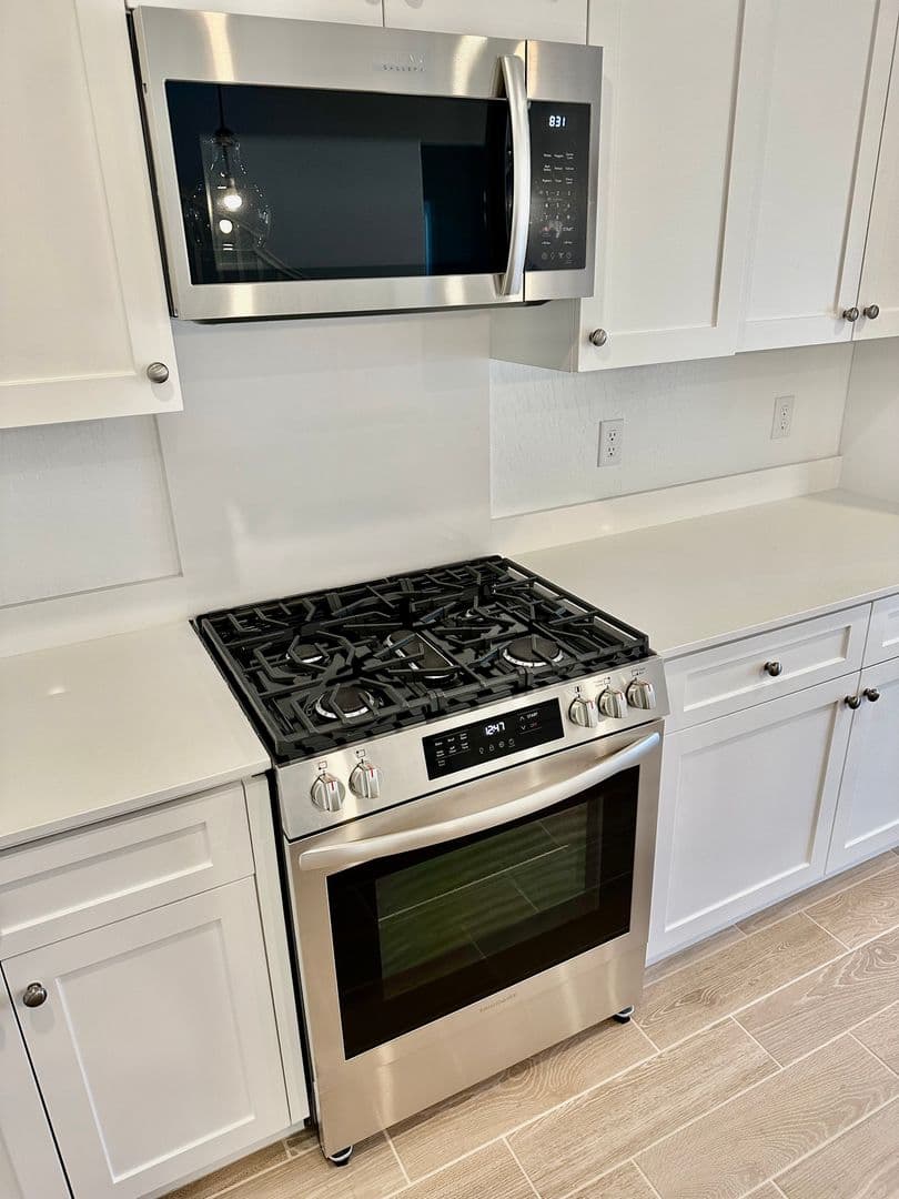 Madera House: 843 Ponderosa Way