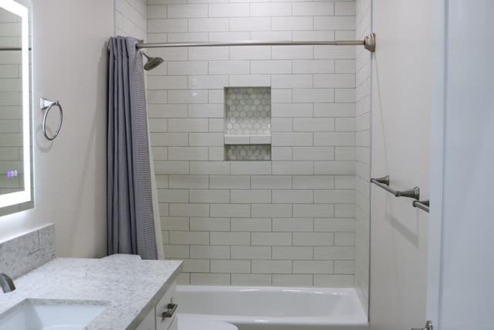 Lemoore House: 729 Castellina St