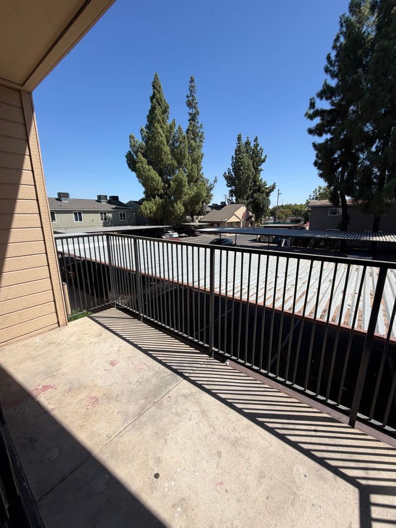 Fresno Apartment: 2015 E Pontiac Way