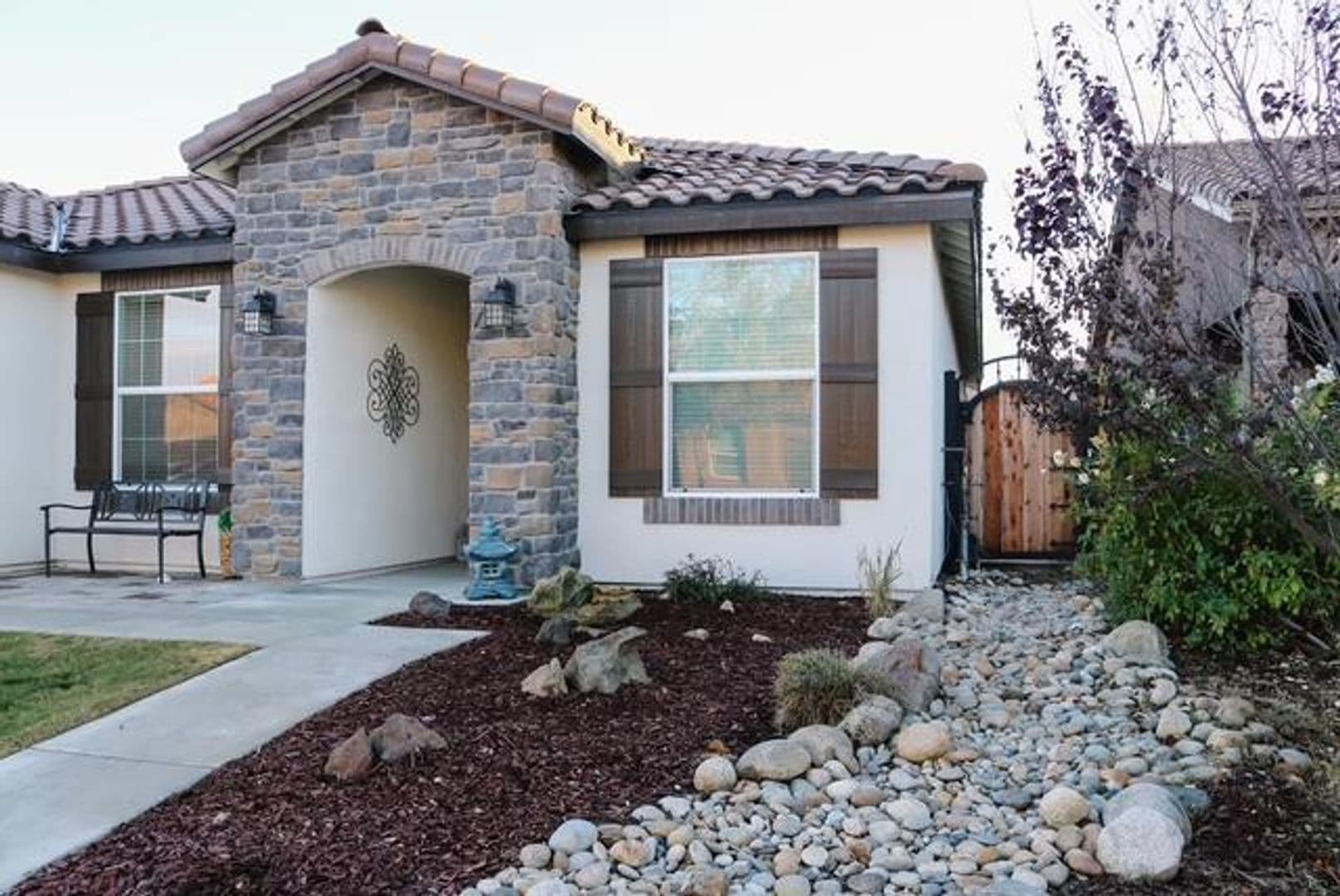Lemoore House: 729 Castellina St
