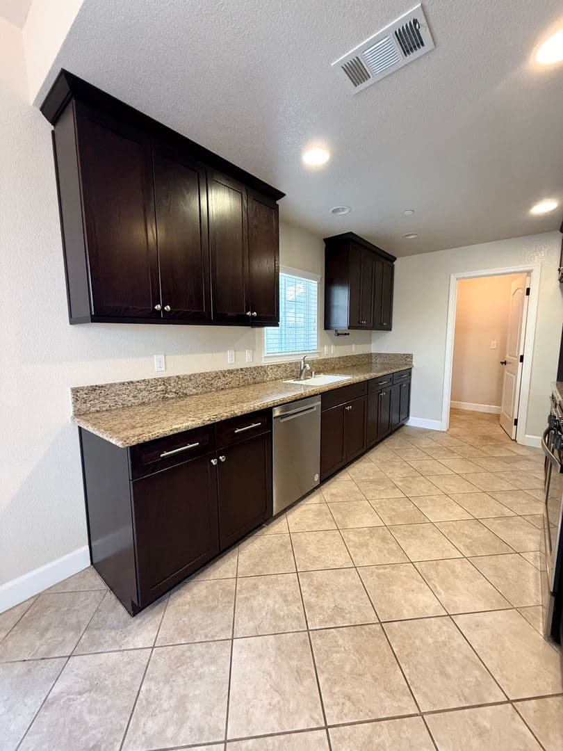 Atascadero House: 1154 Galeria Circle