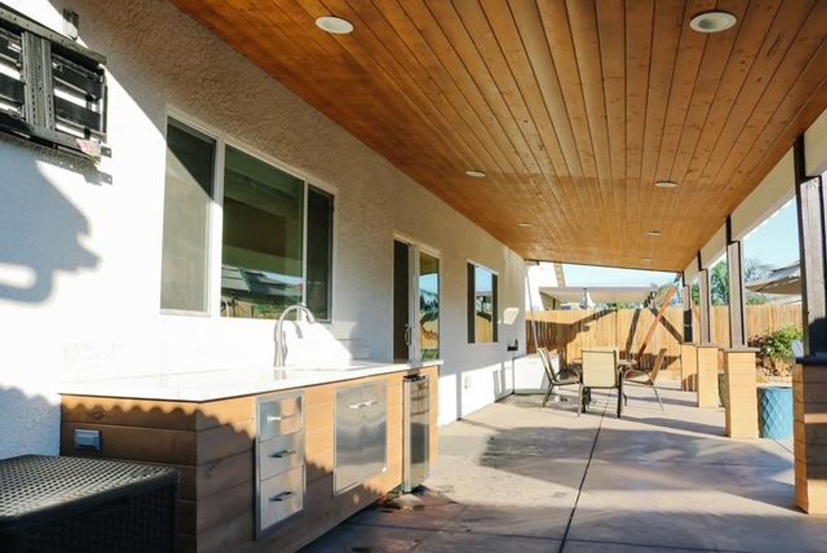 Lemoore House: 729 Castellina St