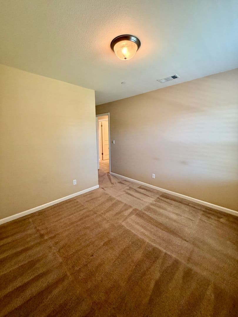 Hanford House: 2404 Chardonnay Place