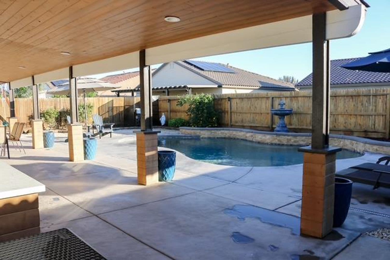Lemoore House: 729 Castellina St