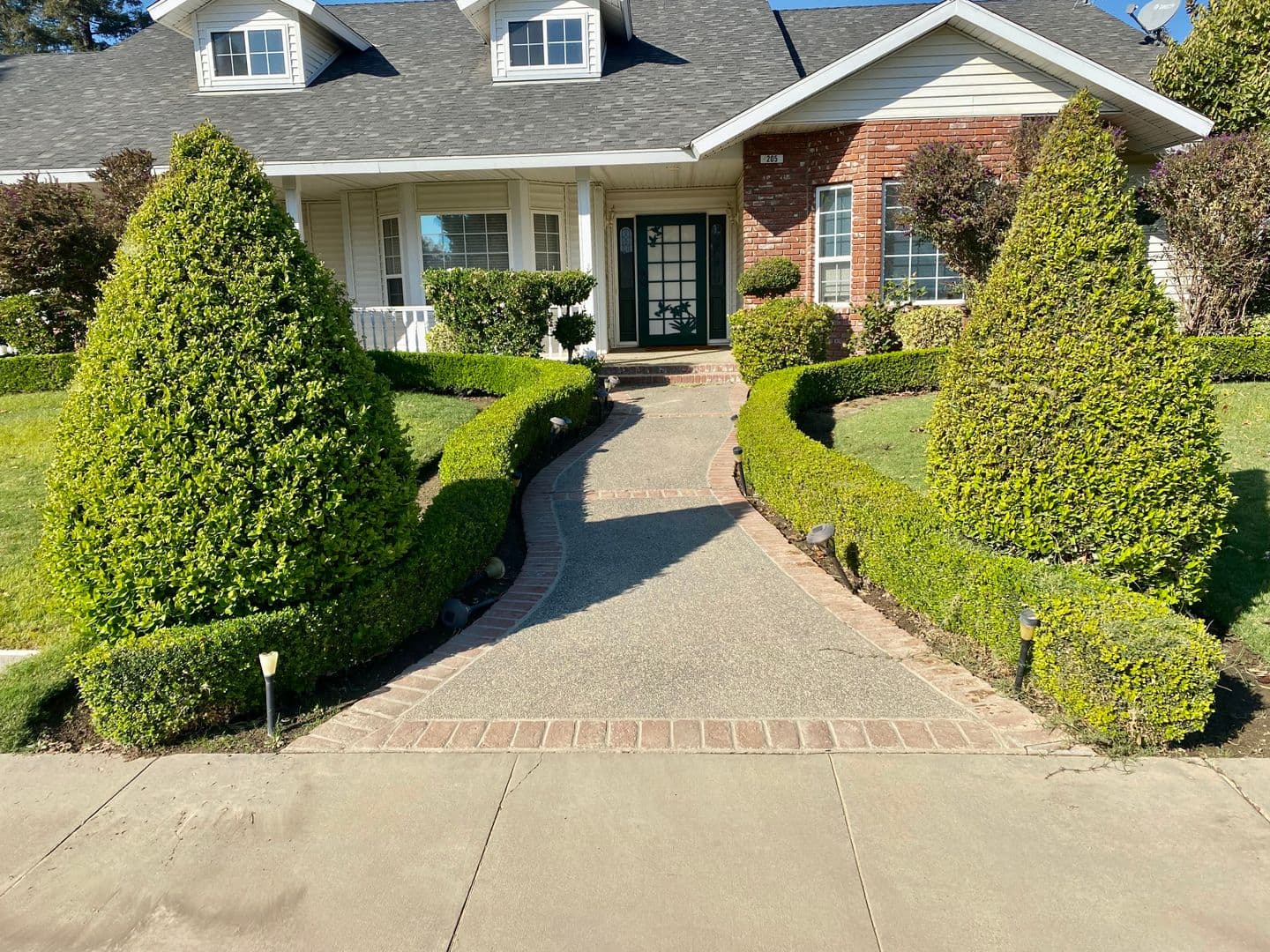 Fowler House: 205 N Jonna Ave