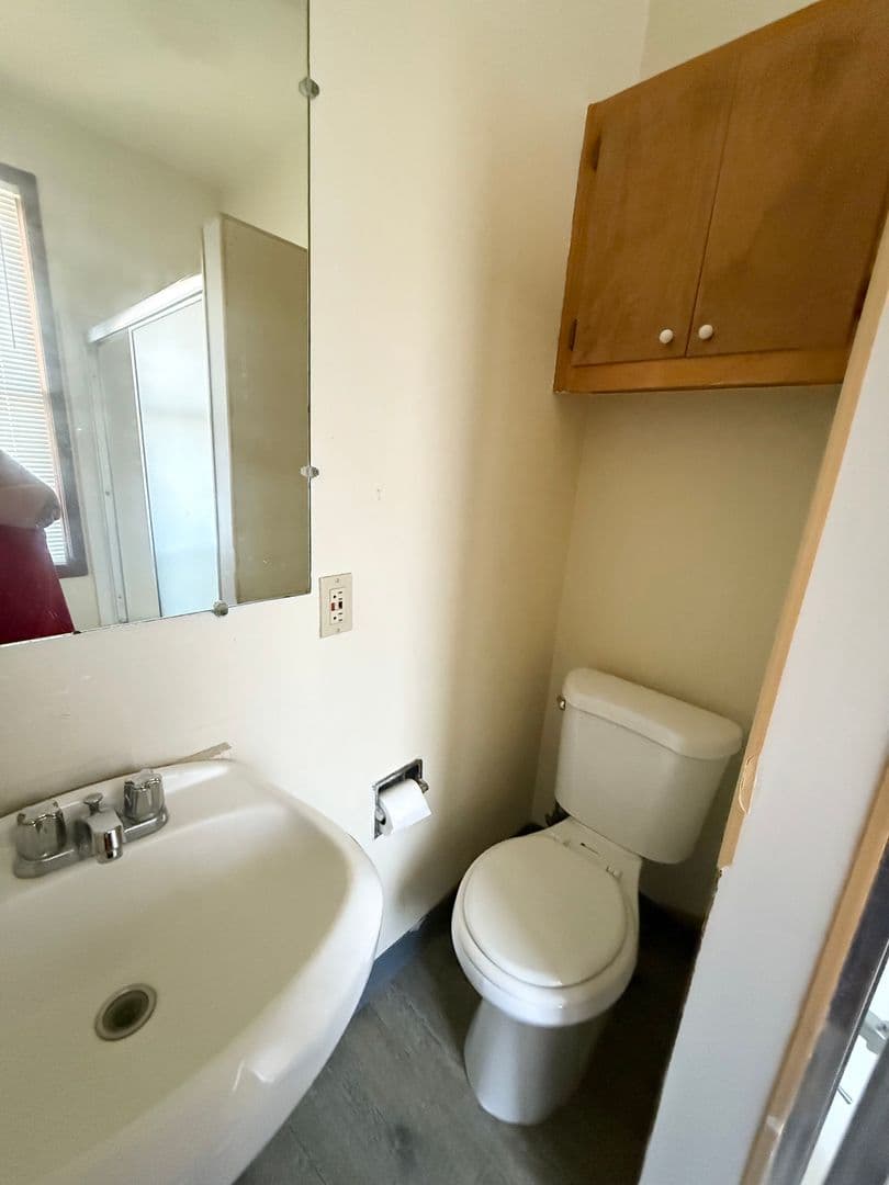 Fresno Apartment: 1561 N Van Ness Ave