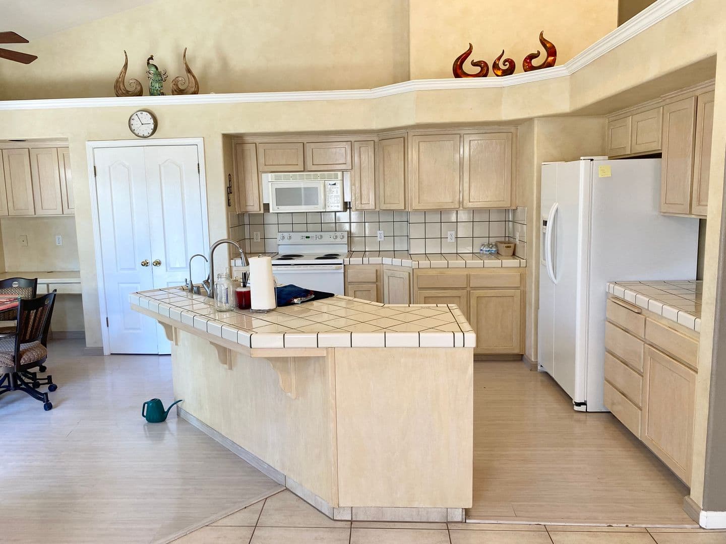 Fresno House: 2072 E Rush Ave