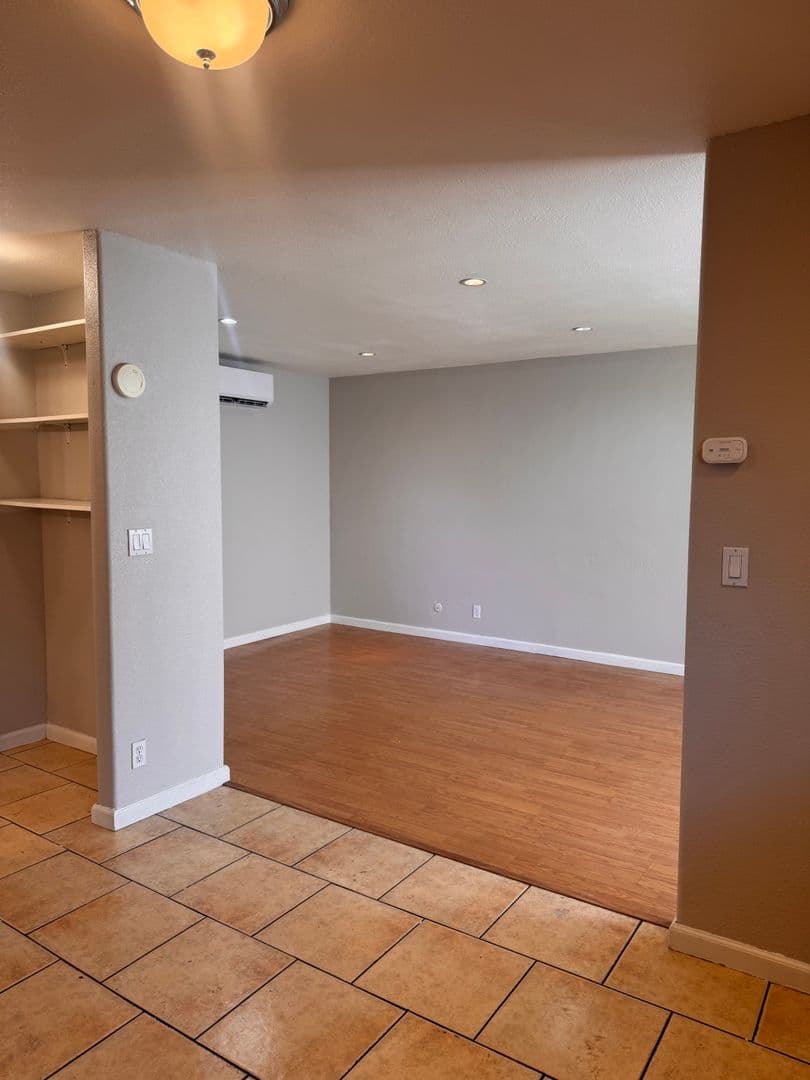 Fresno Apartment: 3115 E Mckenzie