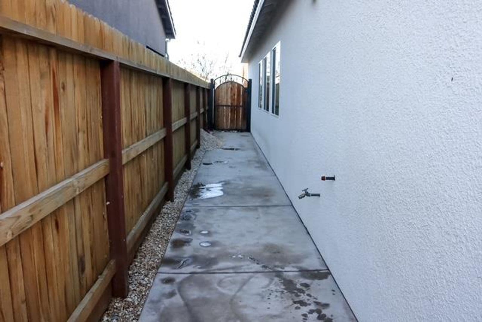 Lemoore House: 729 Castellina St