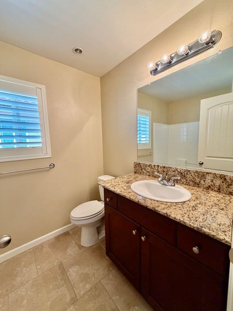 Hanford House: 2404 Chardonnay Place
