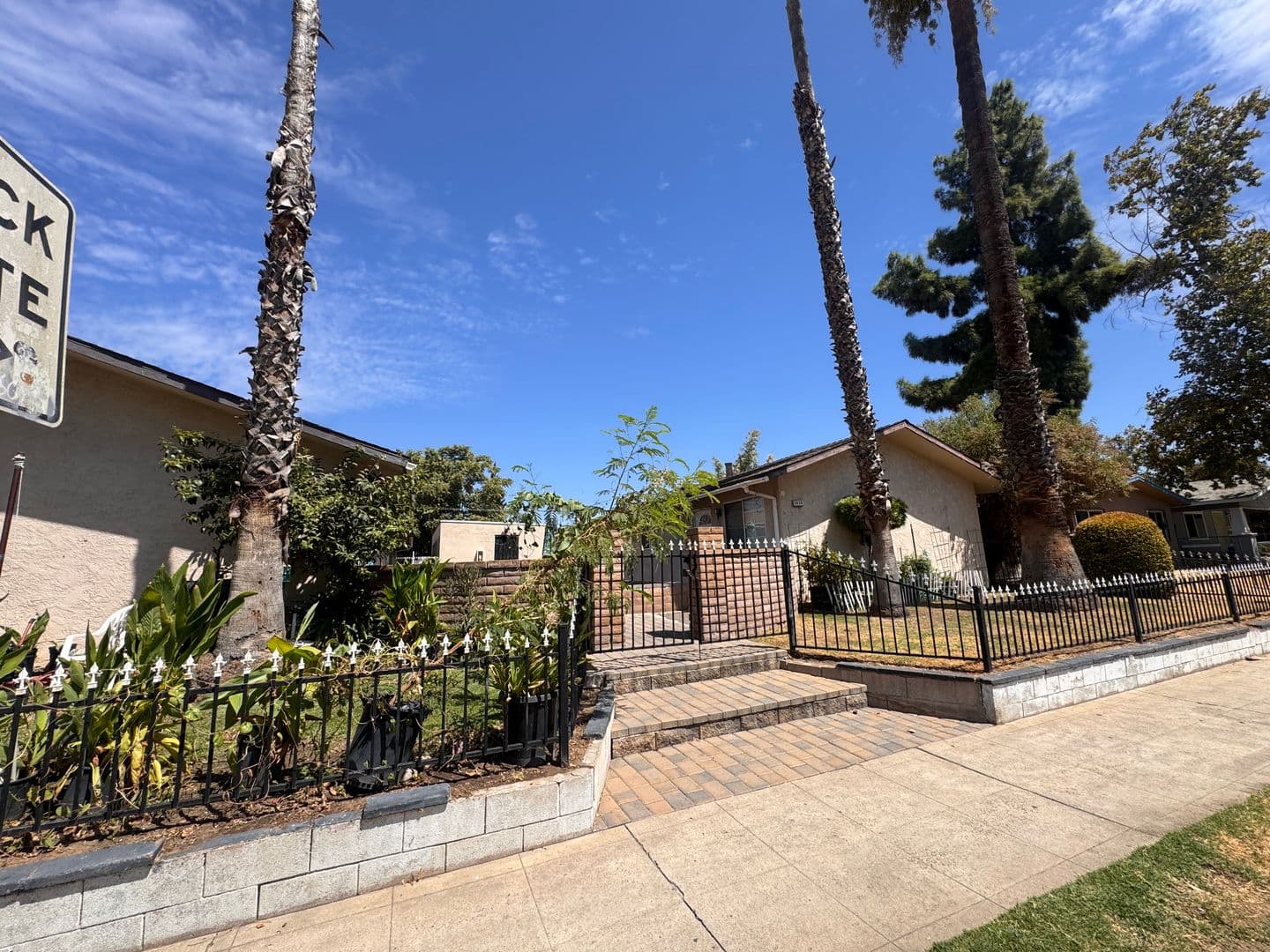 Fresno Apartment: 3115 E Mckenzie