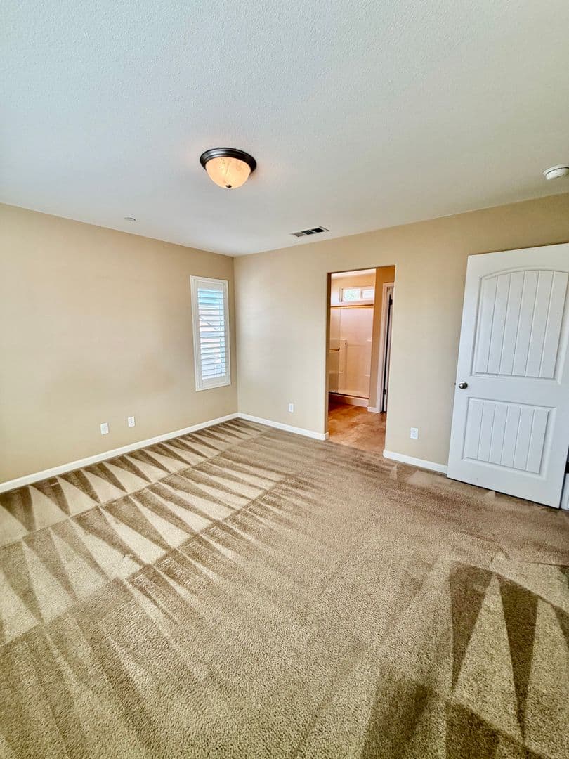 Hanford House: 2404 Chardonnay Place