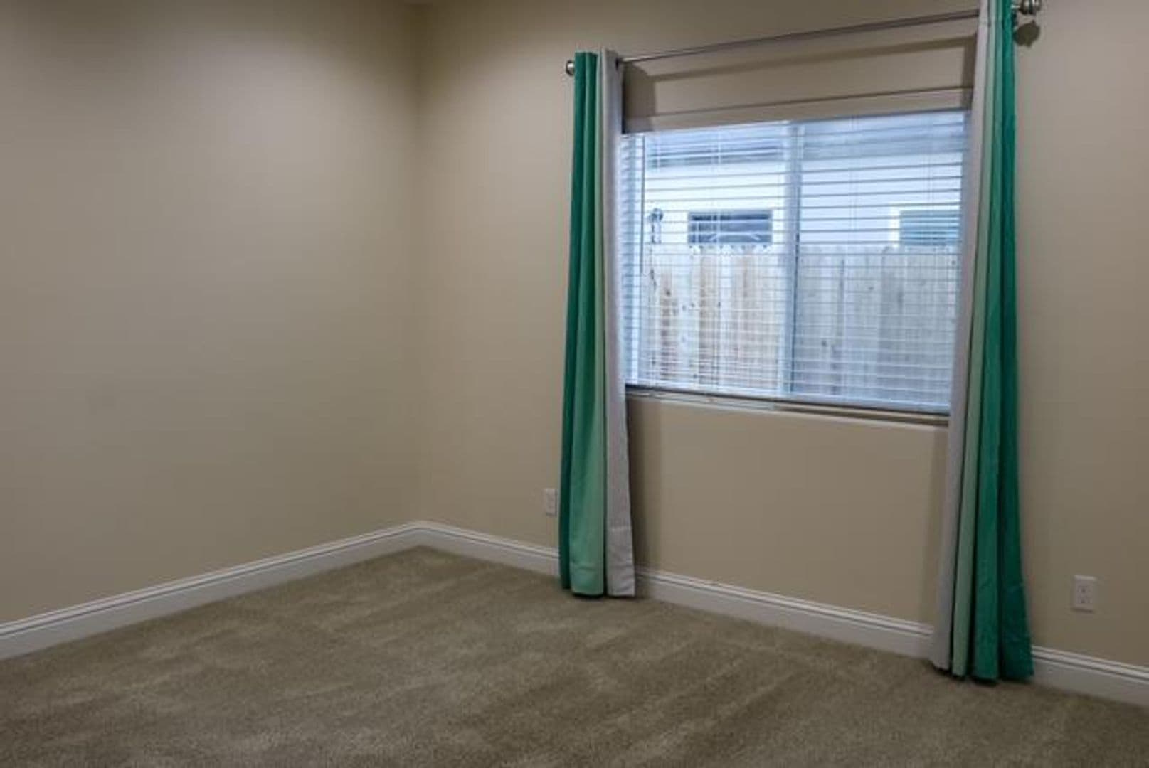 Lemoore House: 729 Castellina St