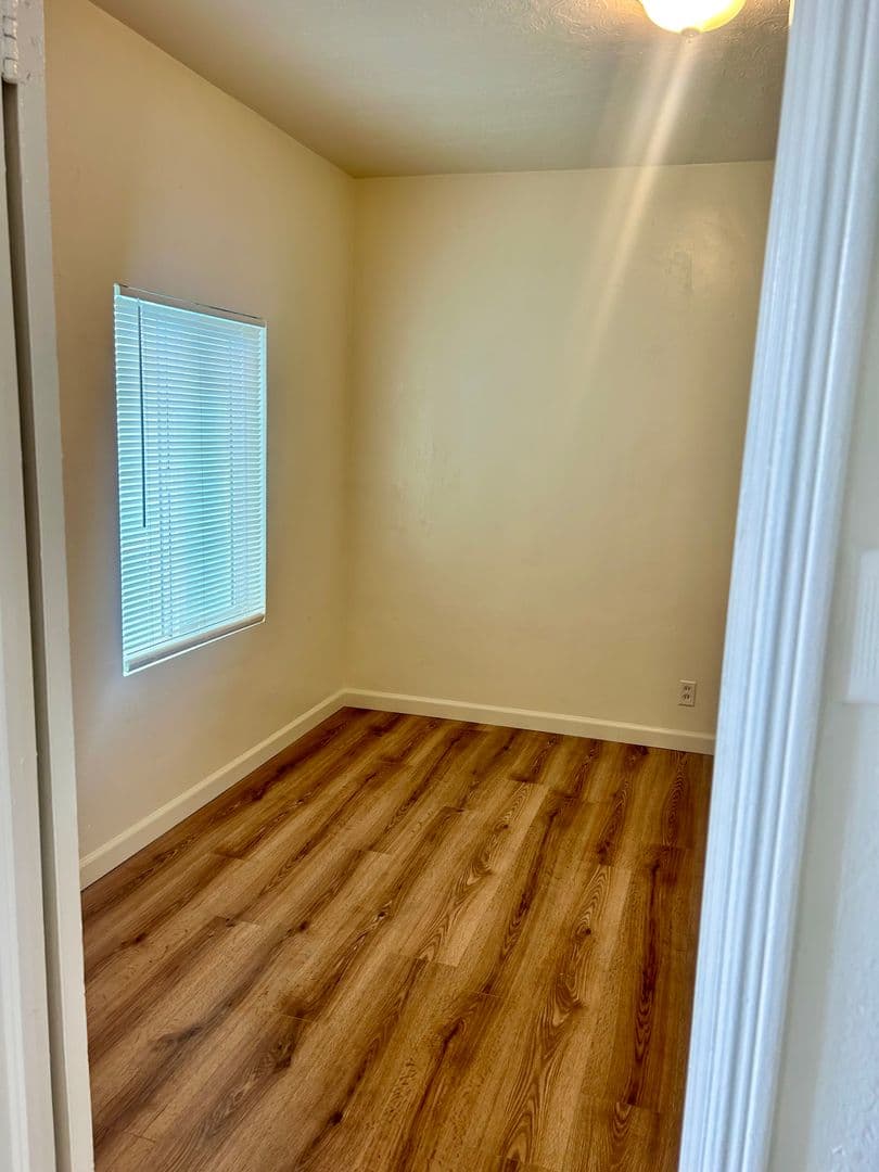 Fresno Apartment: 154-164 N U St