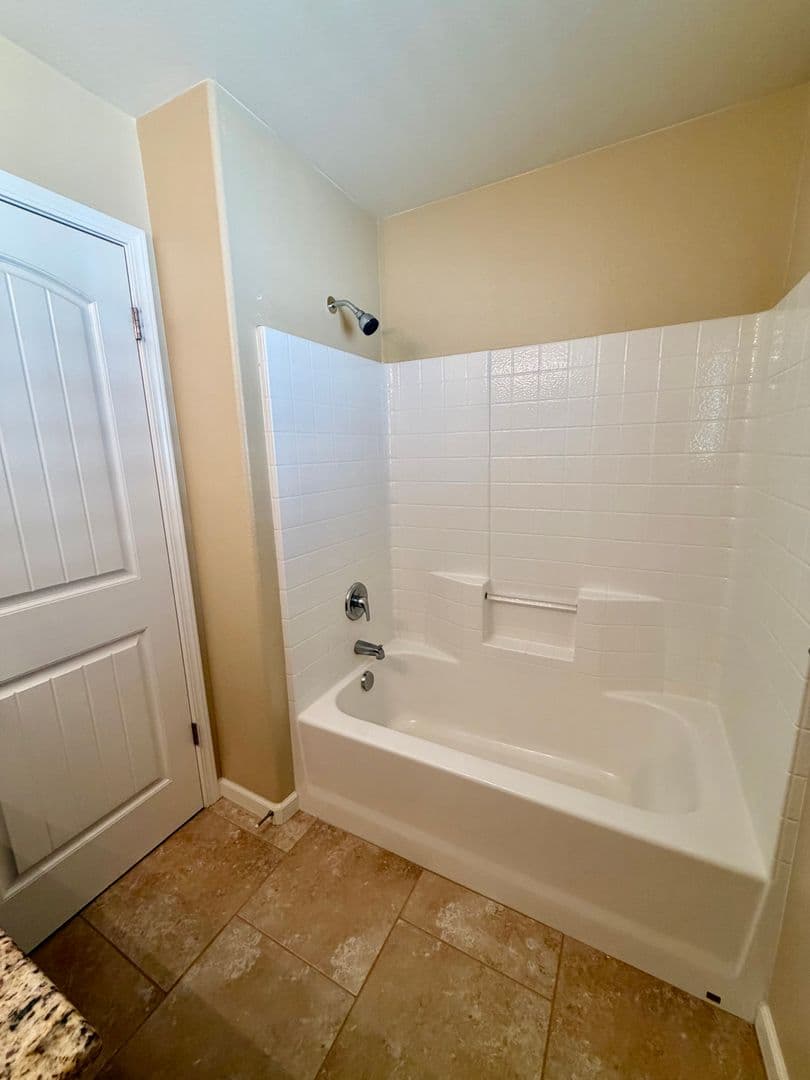 Hanford House: 2404 Chardonnay Place