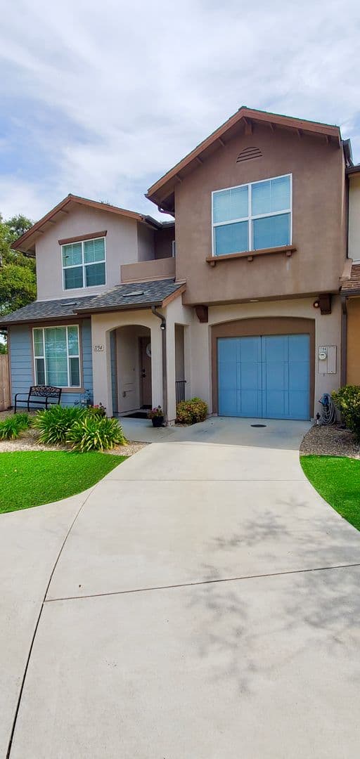 Atascadero House: 1154 Galeria Circle