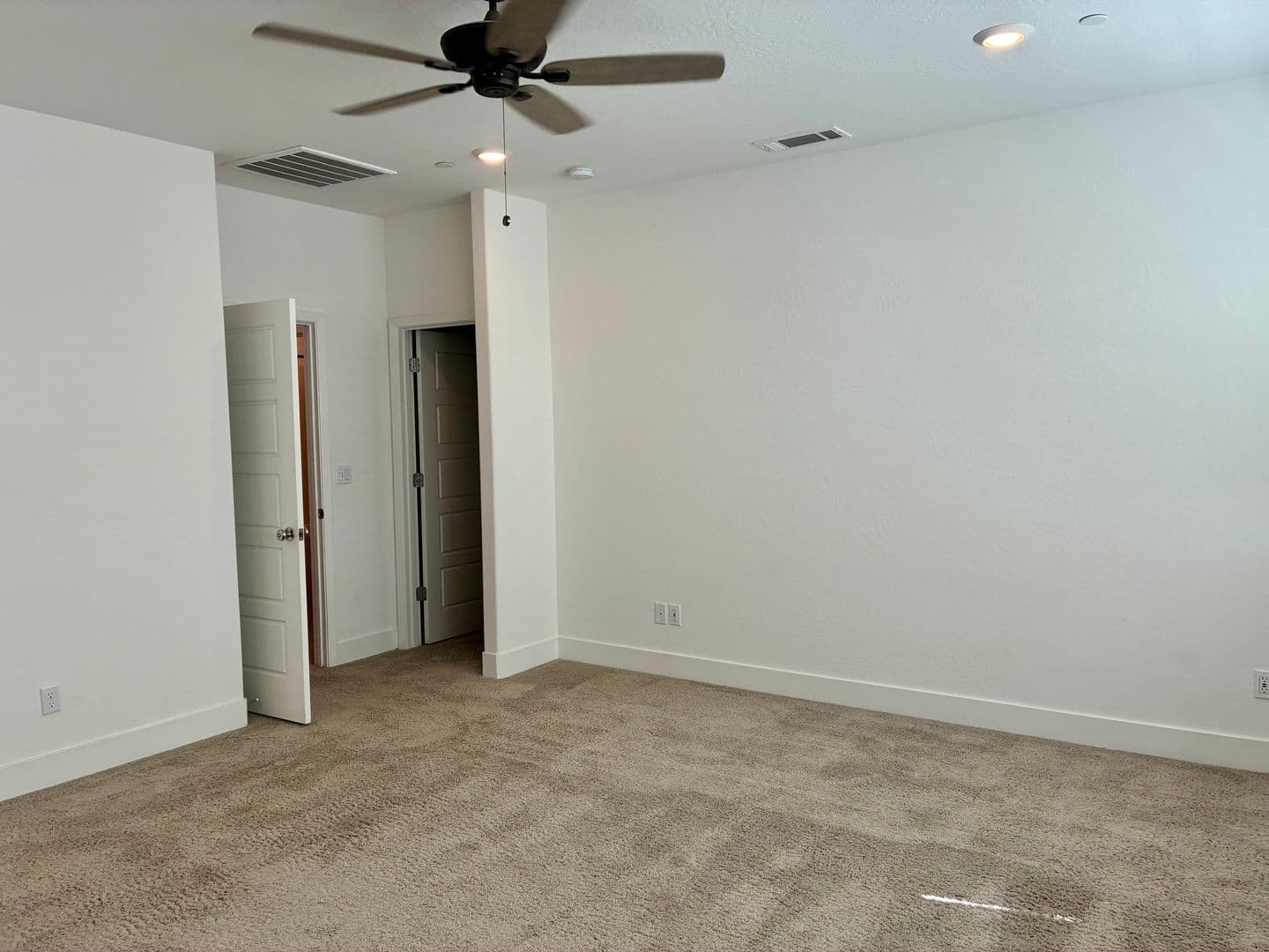 Fresno House: 2846 E Tamarind Dr