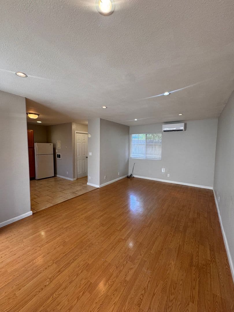 Fresno Apartment: 3115 E Mckenzie