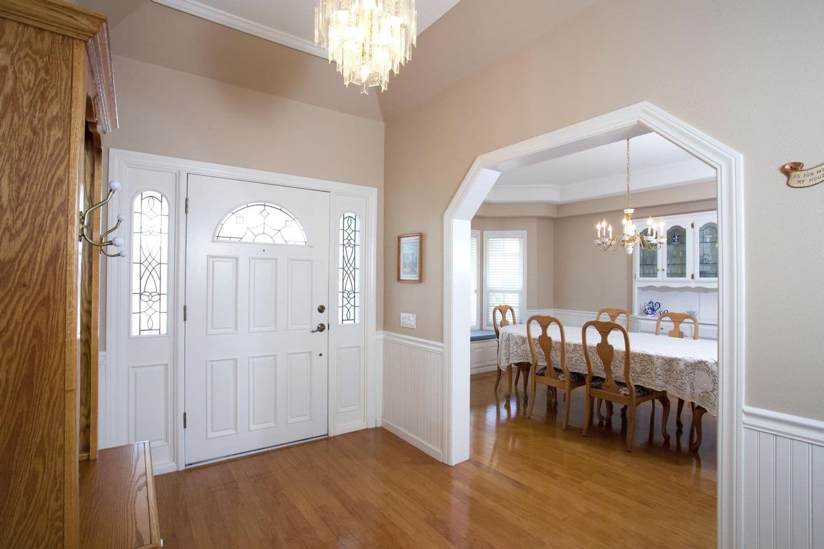 Fowler House: 205 N Jonna Ave