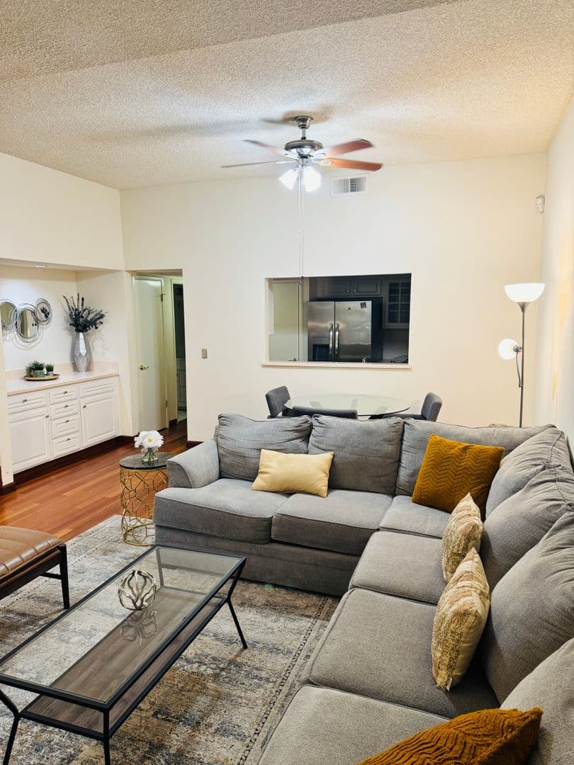 Fresno House: 2890 Huntington Blvd #150