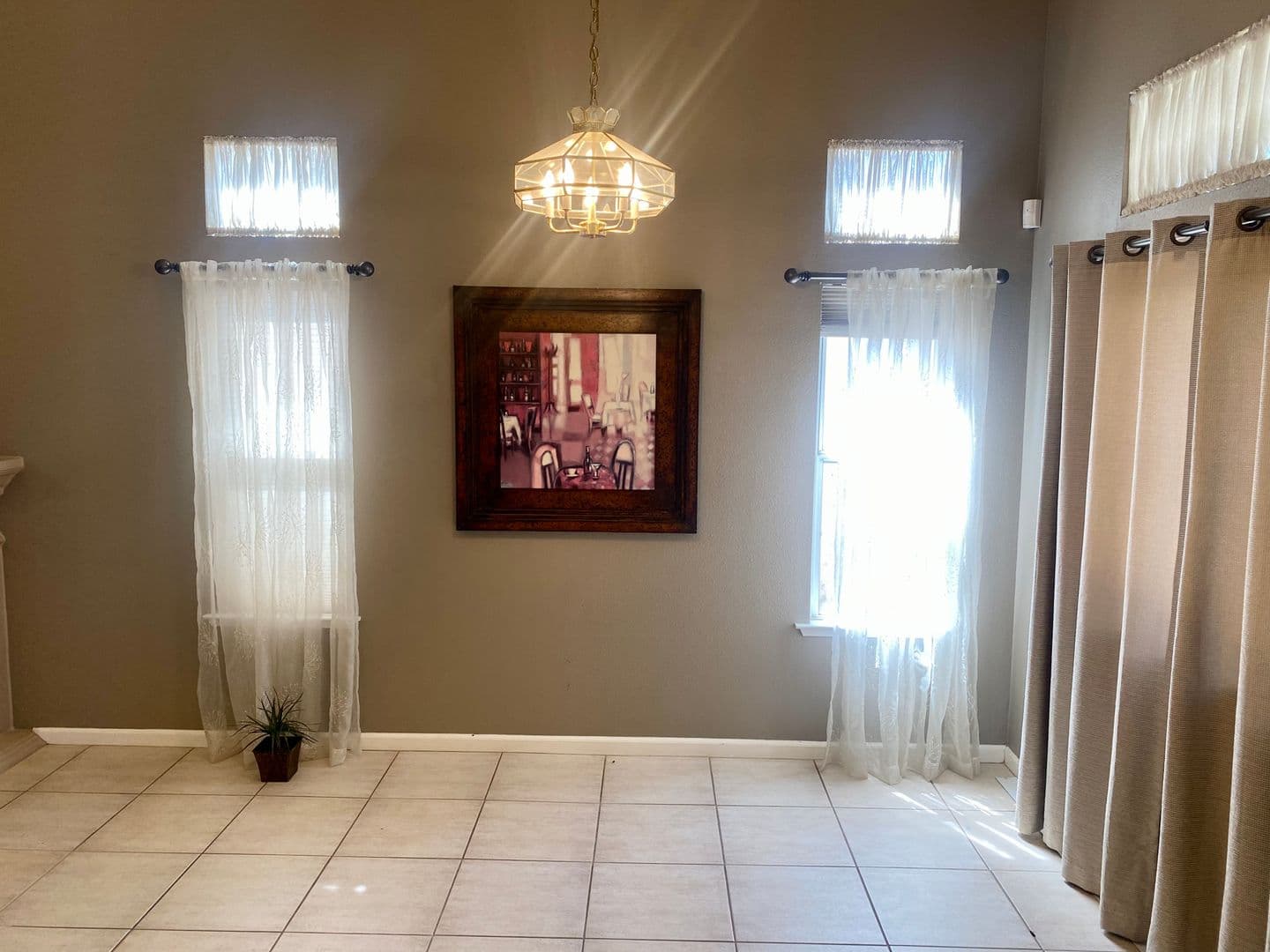 Fresno House: 2072 E Rush Ave