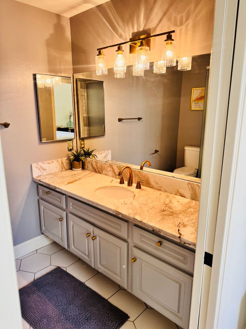 Fresno House: 2890 Huntington Blvd #150