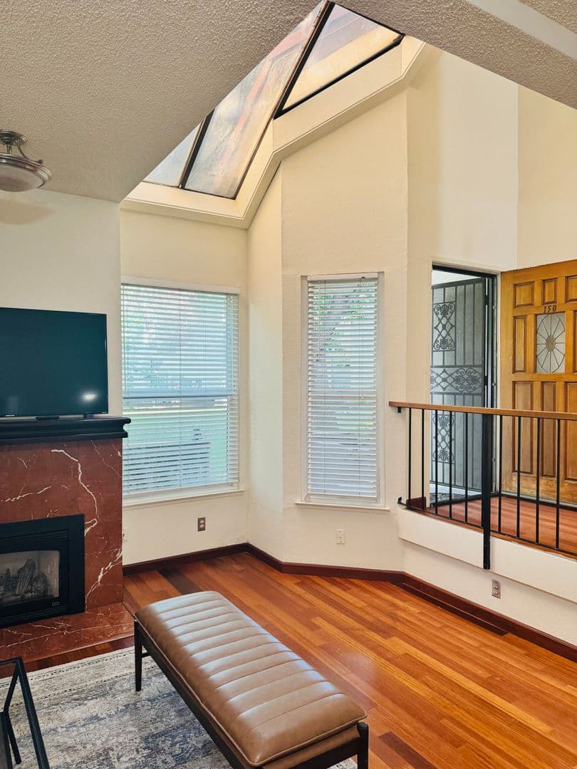 Fresno House: 2890 Huntington Blvd #150