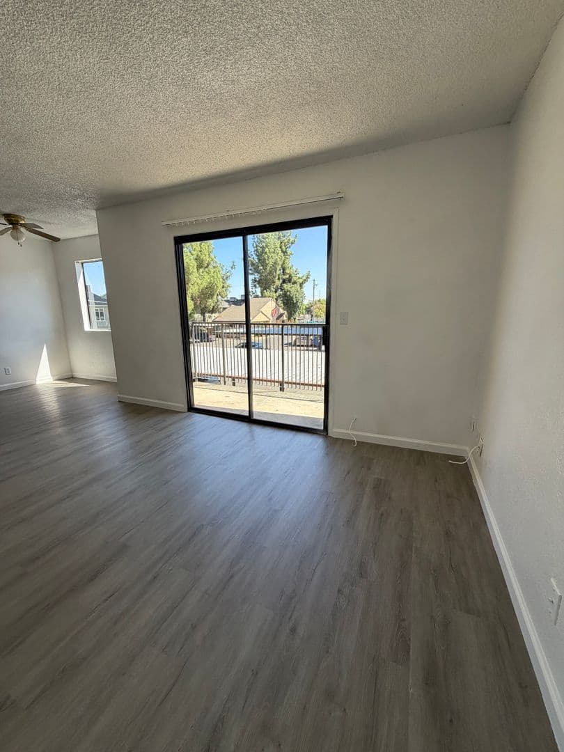 Fresno Apartment: 2015 E Pontiac Way