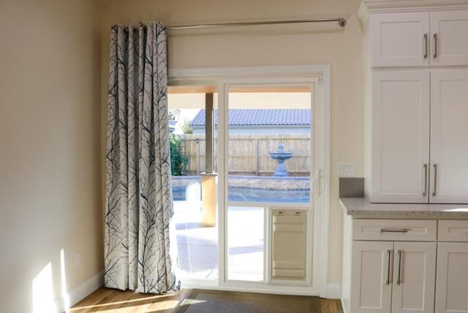 Lemoore House: 729 Castellina St